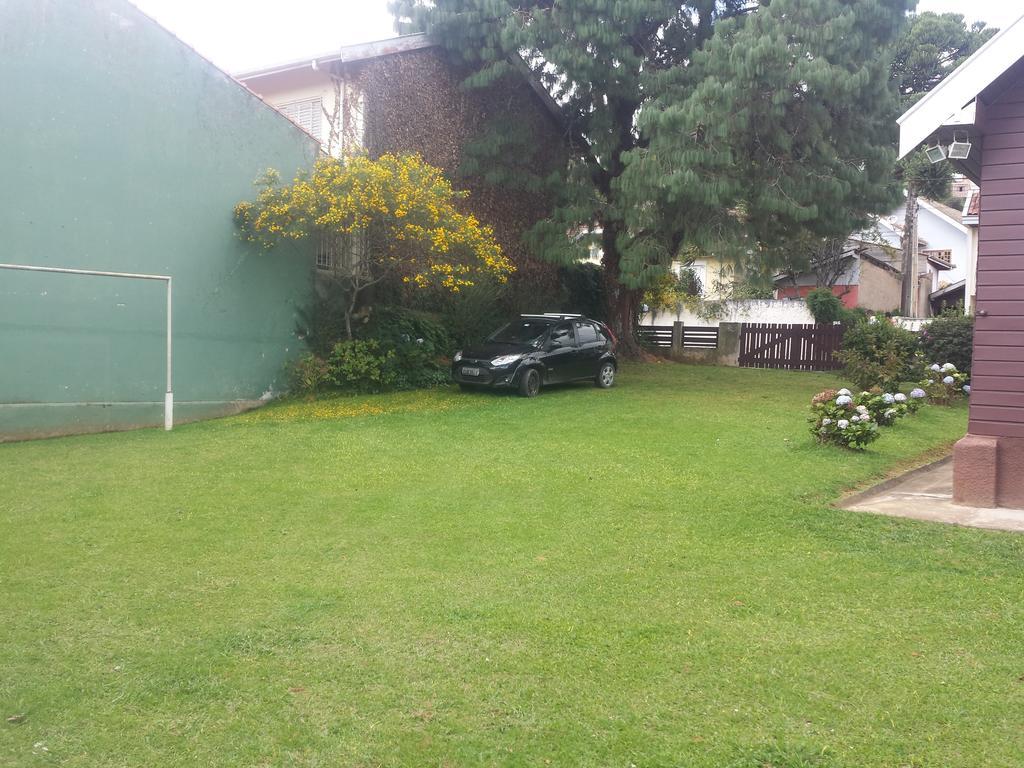 Chale De Madeira - Lareira E Fogueira---Lindo Gramado Com Mesa Para Cafe Da Manha, Churrasqueira E Fogueira Campos do Jordão Exteriör bild
