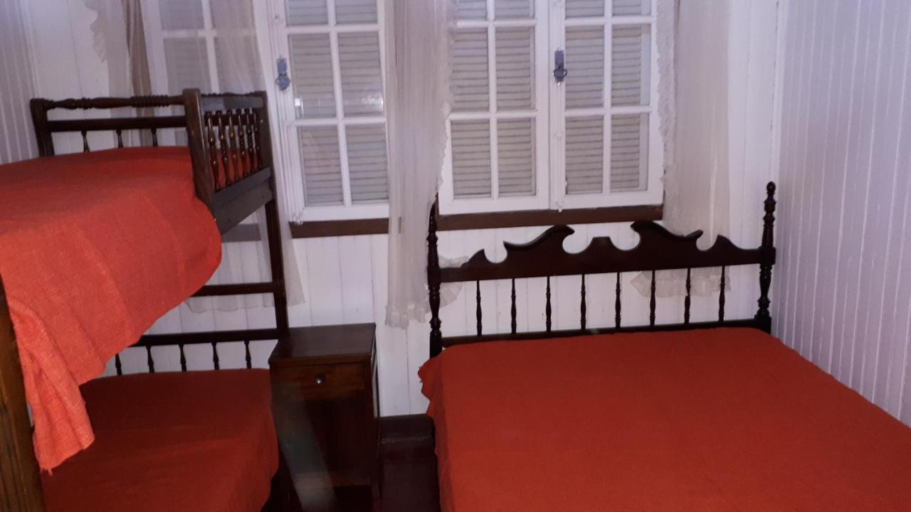 Chale De Madeira - Lareira E Fogueira---Lindo Gramado Com Mesa Para Cafe Da Manha, Churrasqueira E Fogueira Campos do Jordão Exteriör bild